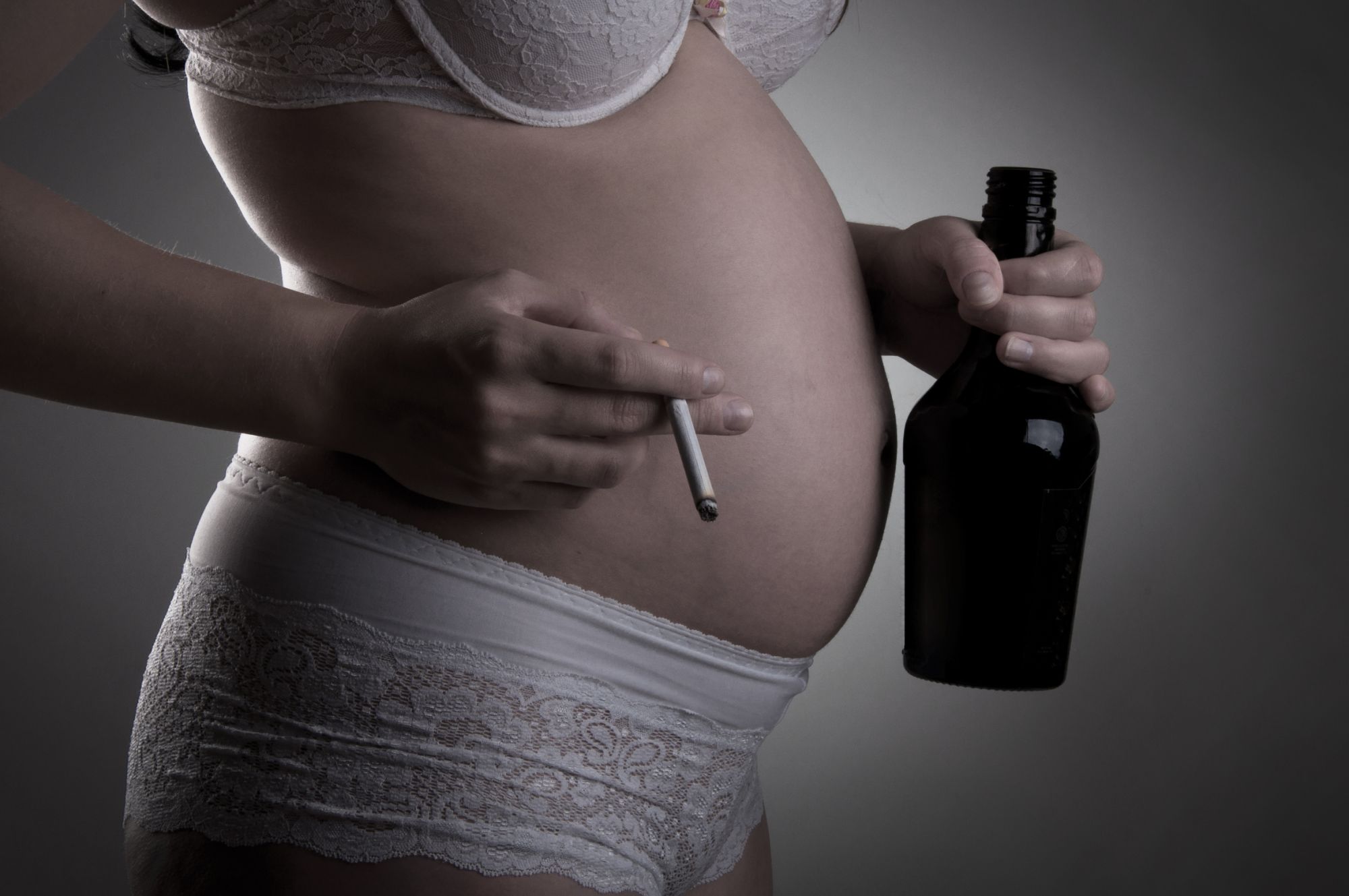 Fœtus de fumeuses : l'étude française qui fait presque honte - SOS  ADDICTIONS